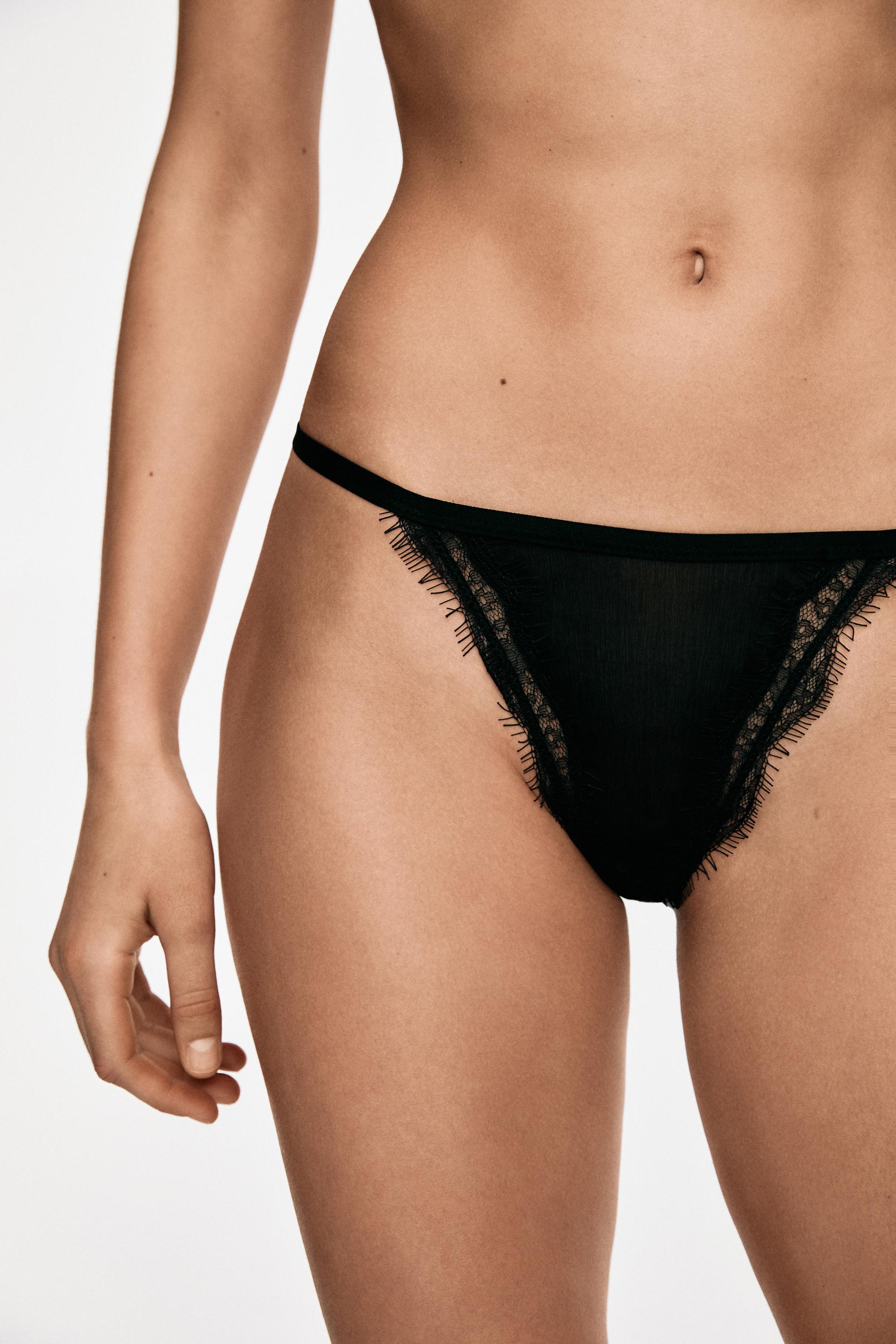 String avec dentelle